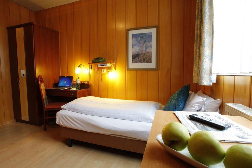 เซนโทร โฮเต็ล อาร์คาเดีย Hotel โคโลญ ภายนอก รูปภาพ